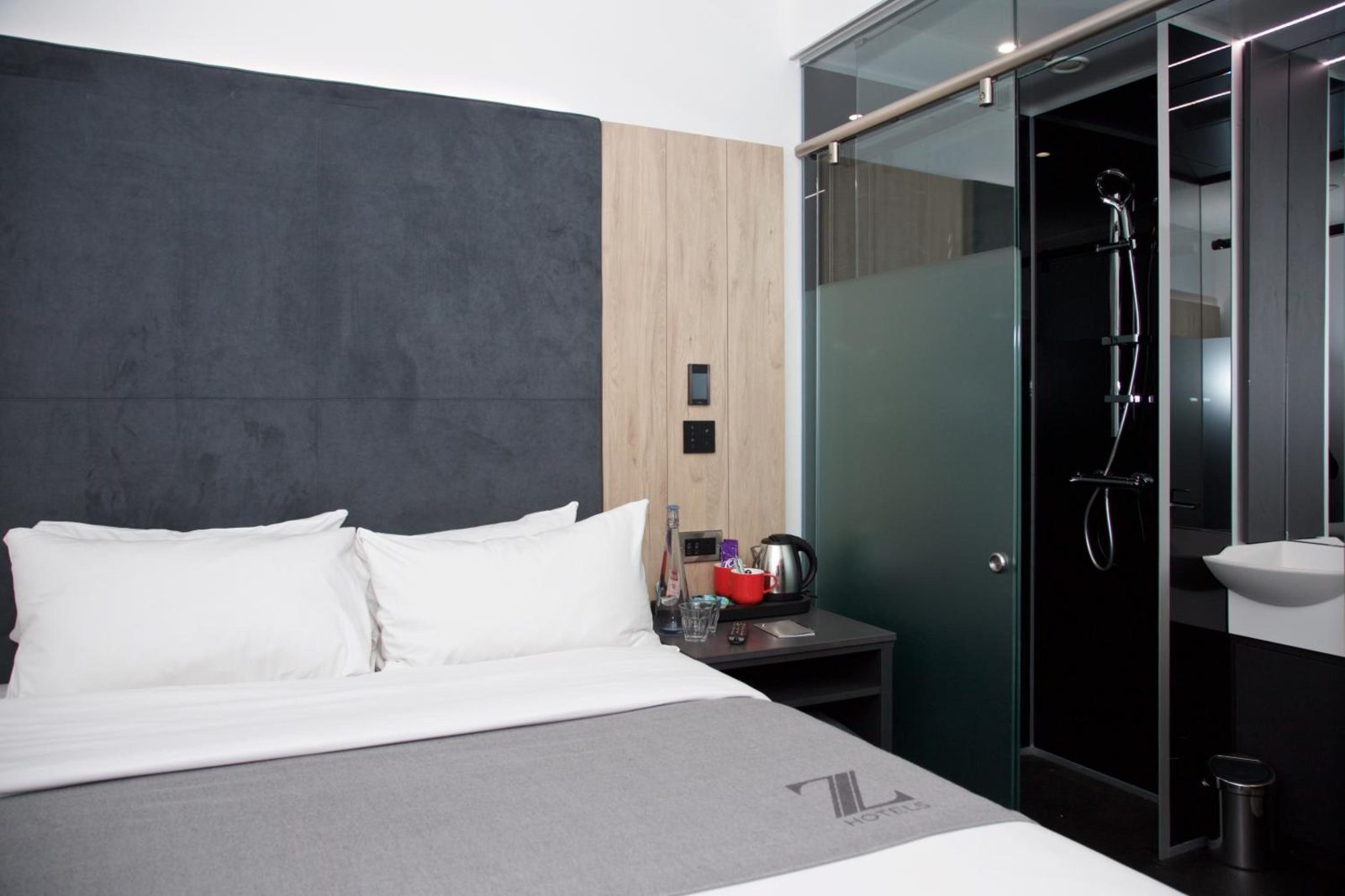 The Z Hotel Bath — photo 3